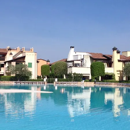 Garda Village 3*
