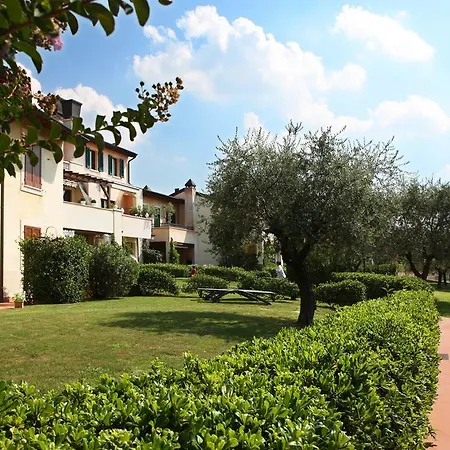 Garda Village 3* بسكييرا ديل غاردا