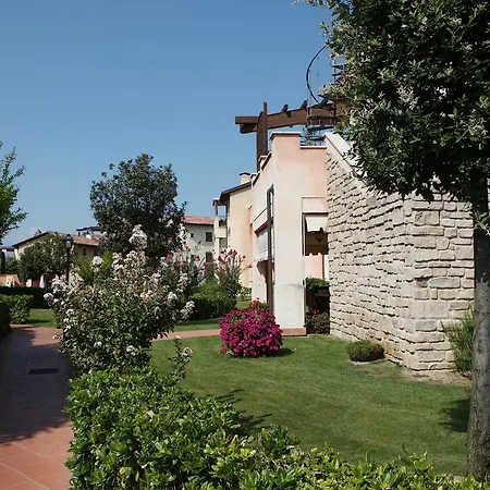 Garda Village 3*