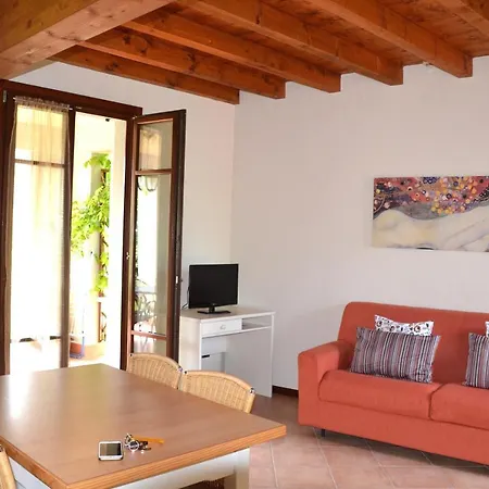 Garda Village منتجع