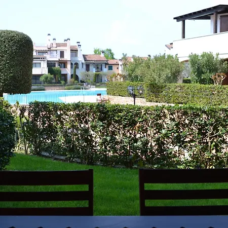 Garda Village منتجع
