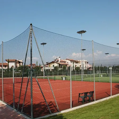 Garda Village منتجع