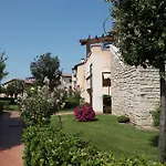 Garda Village 3*