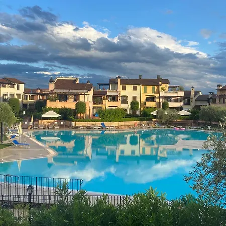 Üdülőközpont Garda Village Peschiera del Garda